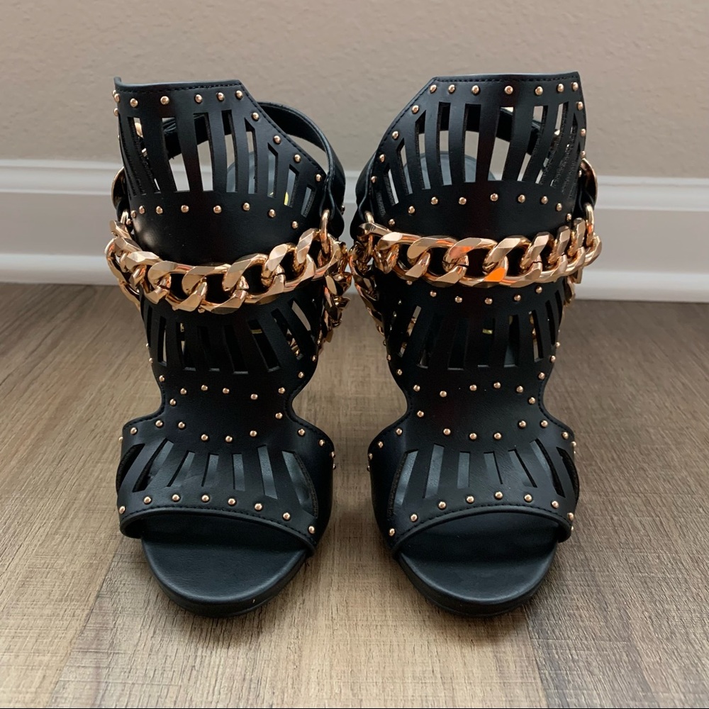 Privileged Caravan Black Heels